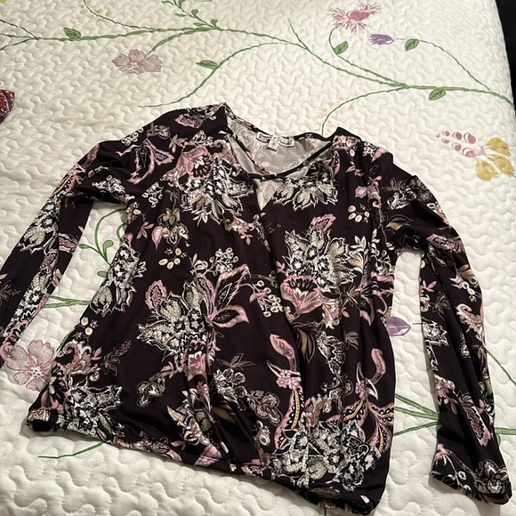 3 Tops bundle - Picture 3 of 7